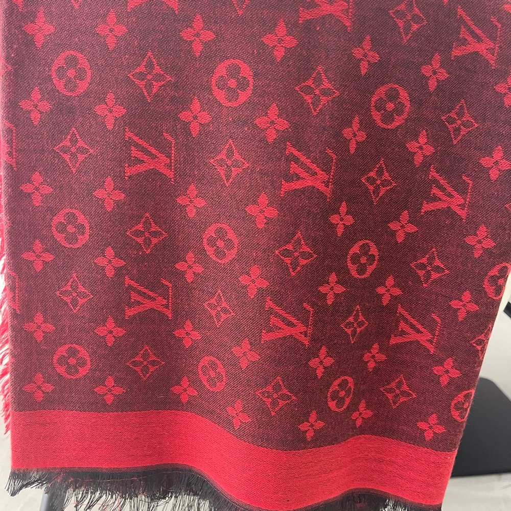Louis Vuitton Red and Black Monogram shawl,  💯 authentic - Picture 13 of 14
